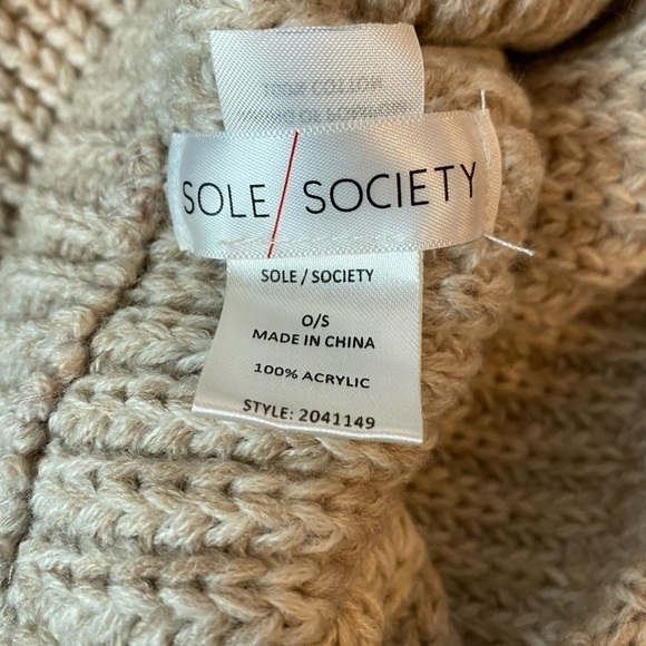 Sole Society Pom Knit Beanie Hat Women's O/S - Picture 5 of 5